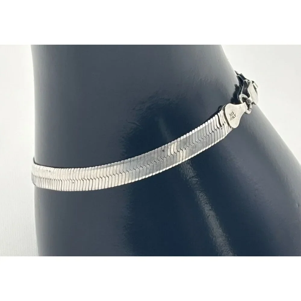 Vintage Sterling Silver Herringbone Bracelet Made in Italy With Maker's Hallmark - Picture 9 of 14